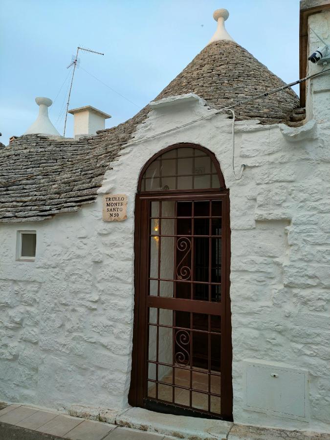 Trullo Monte Santo 50 Bed & Breakfast Alberobello Exterior photo